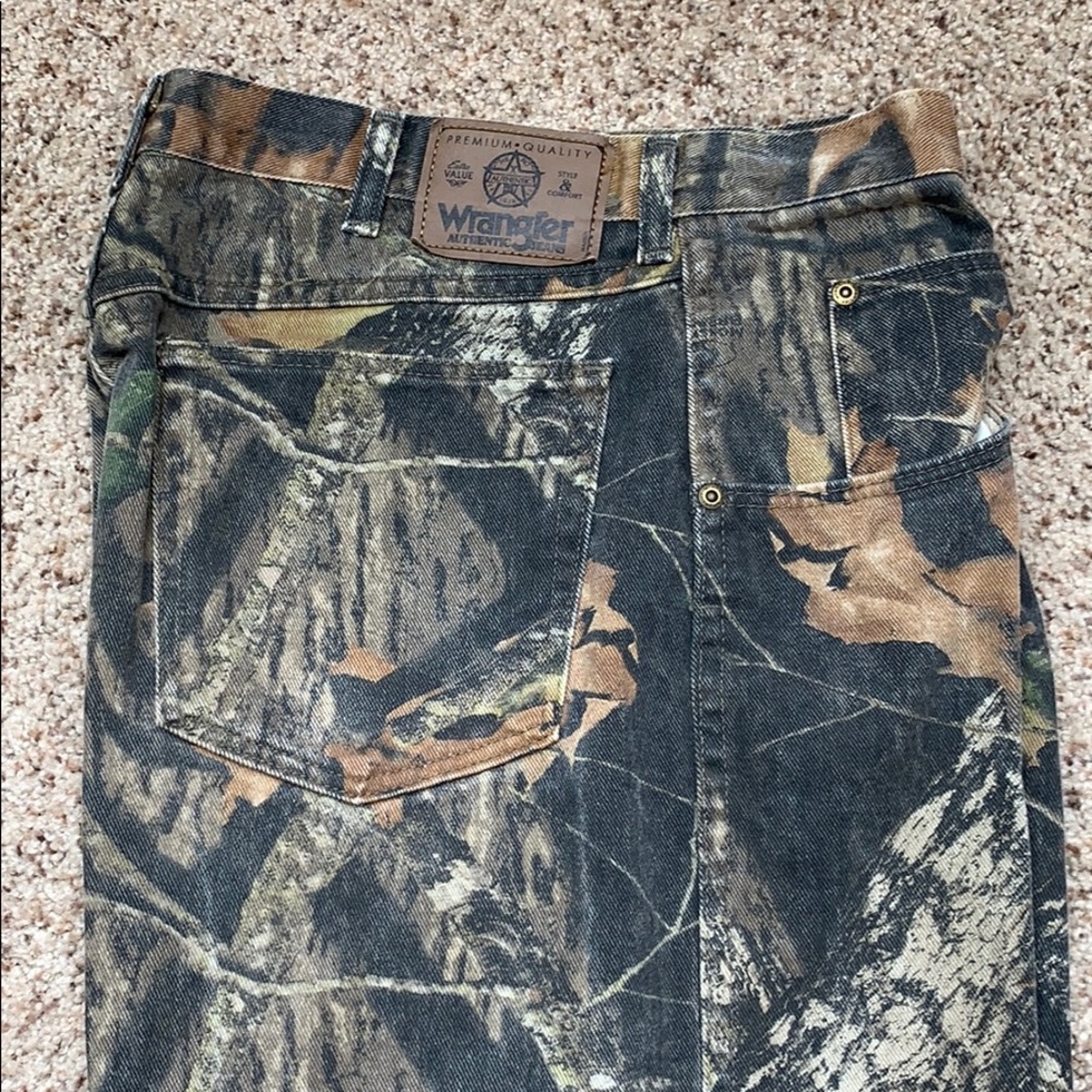 Wrangler jeans, 34” x 34” Mossy Oak camo